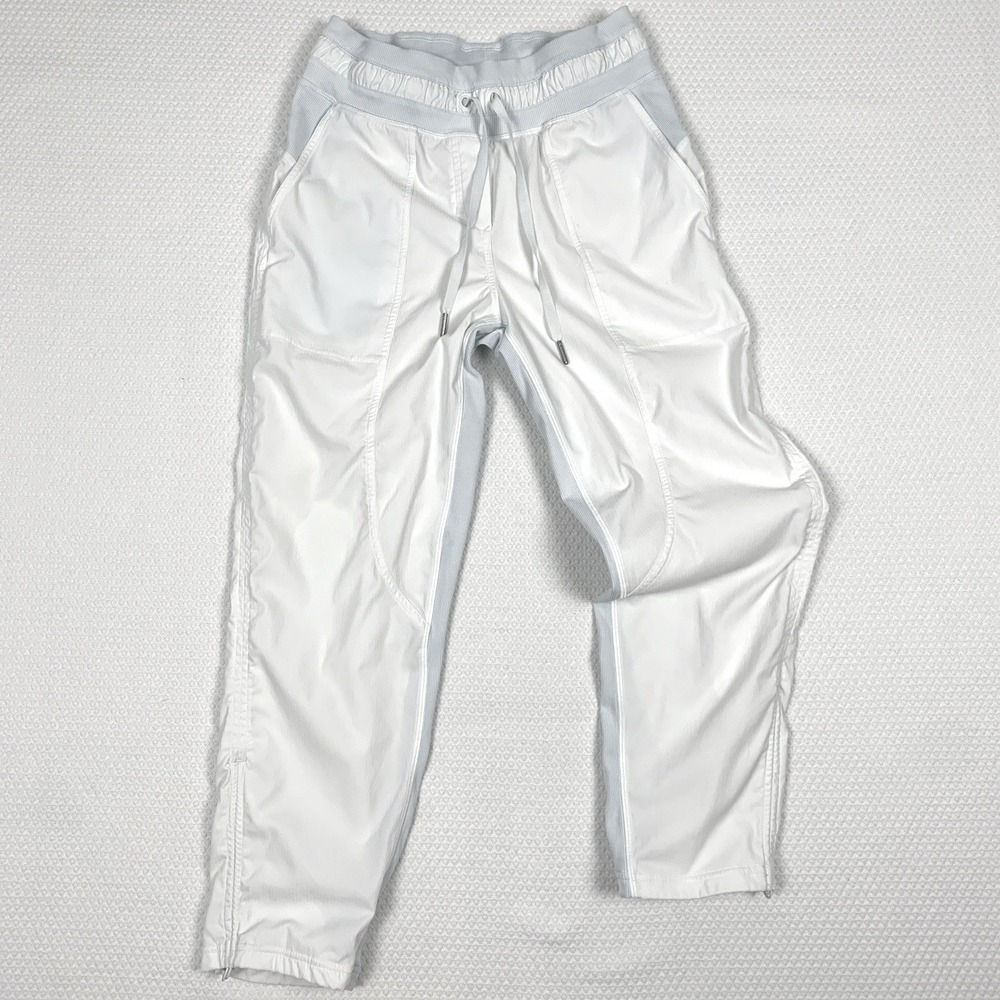 Lululemon Studio Capri Lined Pants Women's White Cropped Athletic Yoga Pull On